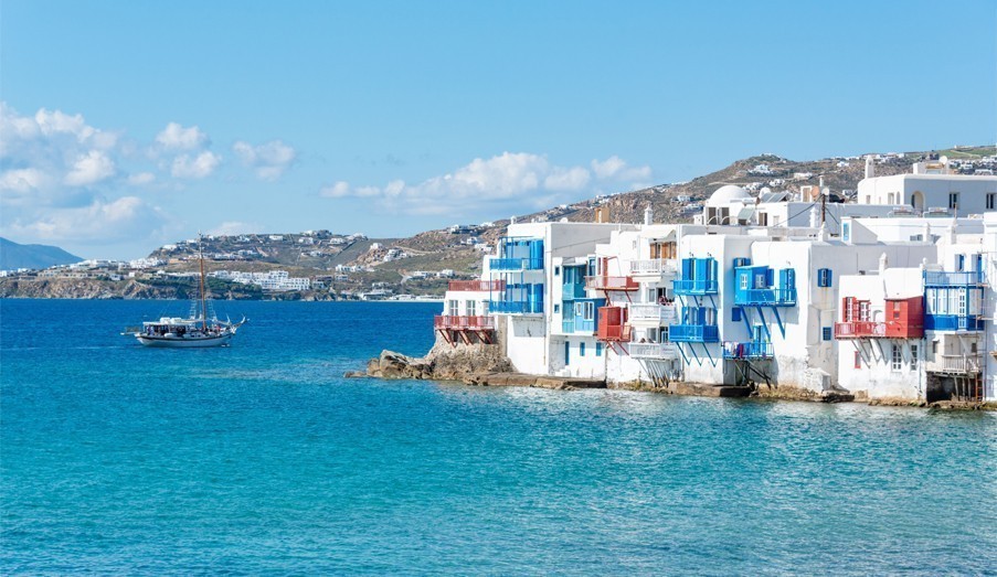 Αστυνομική φρούρηση στην Υπηρεσία Δόμησης Μυκόνου για έλεγχο φακέλων