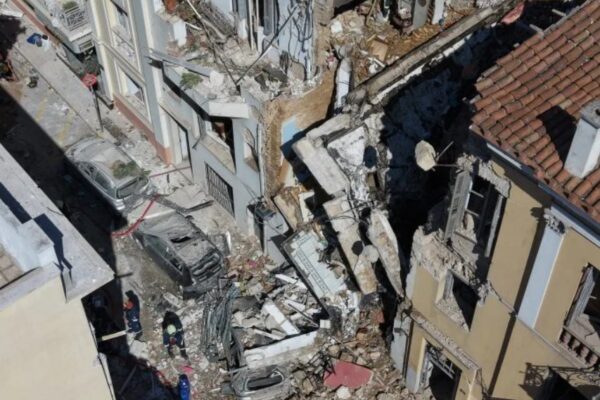 Έκρηξη στην Πλάκα: Δύο νεκροί και συνεχιζόμενες έρευνες για αγνοούμενους